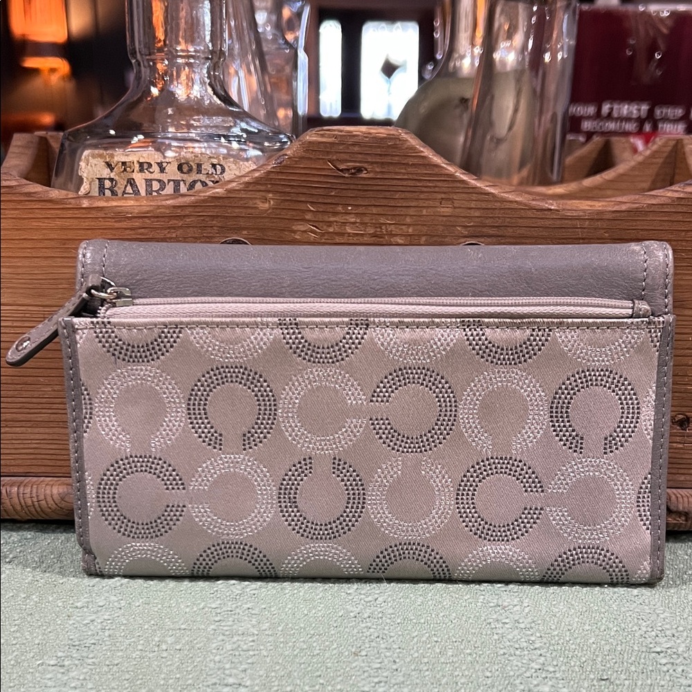 Coach Madison Dotted Op Art Signature Logo Patent Leather Wallet - Picture 2 of 11